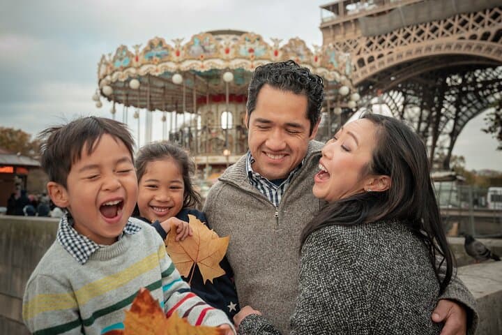 Paris Natural Portrait Session: Authentic Photos by the Eiffel Tower & Louvre photo 5