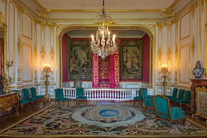 Private Loire Valley Châteaux Day Trip from Paris — Chambord & Chenonceau photo 5