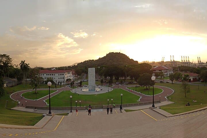 Cerro Ancón Hike: Panoramic Panama City Views & Urban Rainforest Walk photo 5