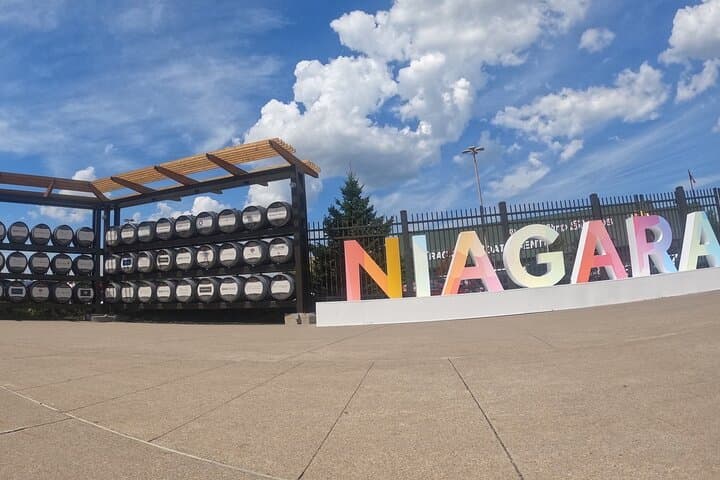 Full-Day Niagara Falls Adventure: Voyage to the Falls Boat Tour & Sightseeing photo 3
