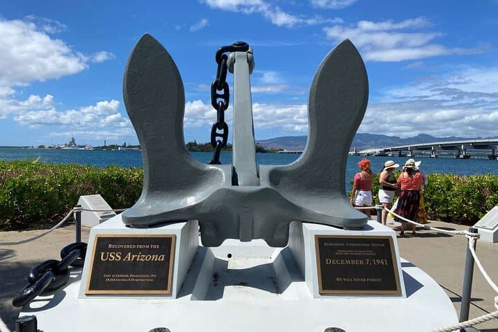Pearl Harbor Visitor Center & Oahu Grand Circle: Full-Day Historical and Island Tour photo 2
