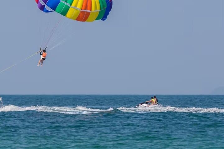 Montego Bay Jet Ski, Parasailing & Margaritaville Tour photo 4