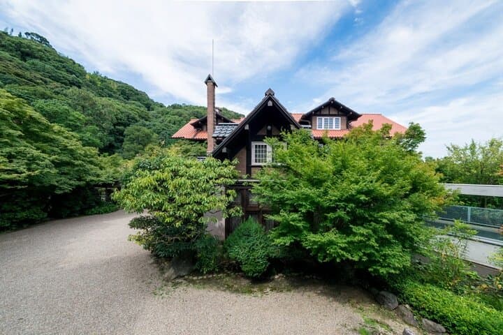 Yamazaki Distillery & Asahi Villa One-Day Tour — Whisky, Monet, and Hillside History photo 3