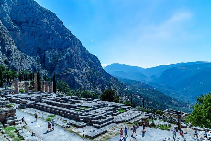 Private Delphi & Hosios Loukas Day Tour from Athens: Temple of Apollo, Arachova Lunch & UNESCO Monastery