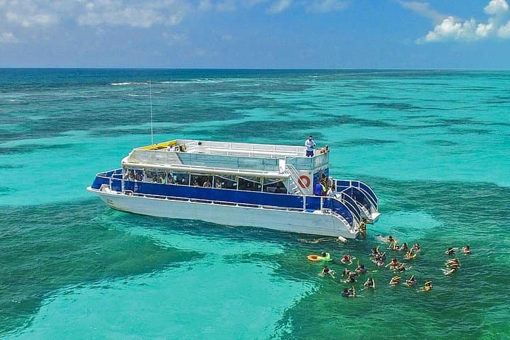Isla Mujeres Snorkel Cruise from Cancun with Lunch and Hotel Pickup photo 1