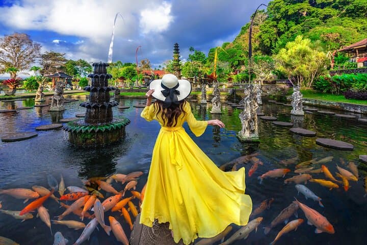 Sunrise at Lempuyang: Gates of Heaven, Tirta Gangga & Tukad Cepung Waterfall Day Tour photo 4