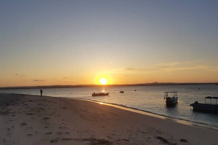 Private Insightful City Tour of Dar es Salaam — 1–2 Hour Walking & Driving Experience