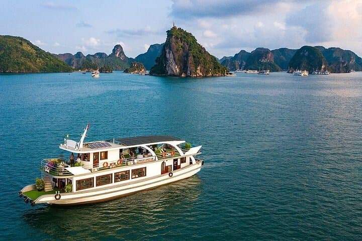 Halong Bay Luxury Day Cruise from Hanoi — Kayak, Sung Sot Cave & Ti Top Island photo 6