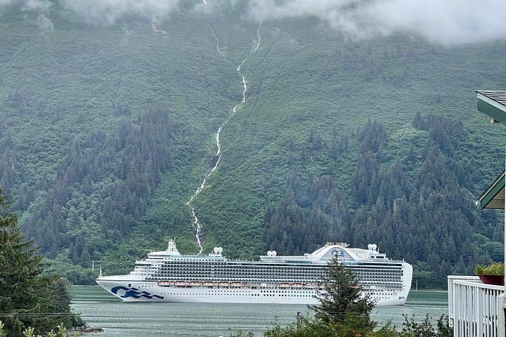 Juneau Private 3-Hour Scenic Road Trip: Mendenhall Glacier, Wildlife & Views photo 3