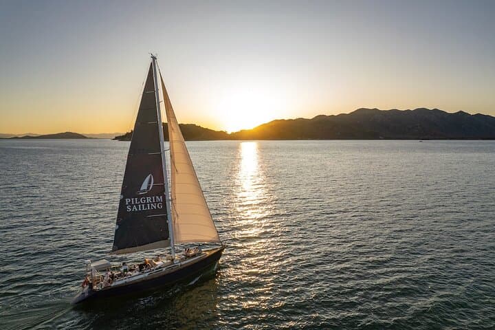 Magnetic Island Sip and Sail Sunset Cruise — Twilight Yacht Experience in Cleveland Bay photo 3