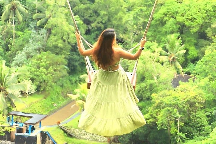Ubud Full-Day Tour: Jungle Swing, Tegalalang Rice Terraces & Tirta Empul photo 2
