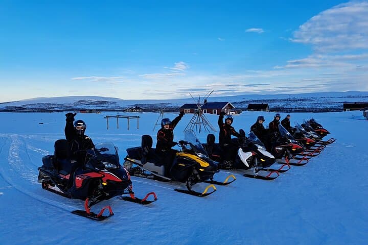 Snowmobile Safari on Finnmarksvidda Plateau — Alta Arctic Snowmobile Tour photo 4
