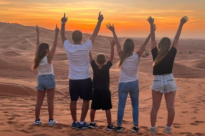 Dubai Dunes Safari: Sandboarding, Dune Bashing & Desert Photography