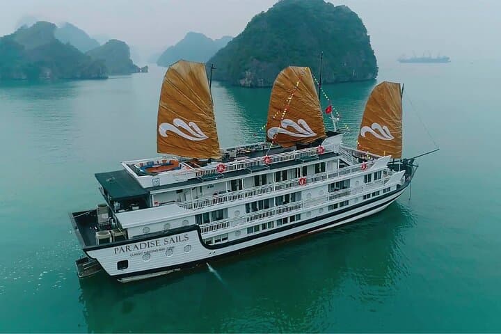 3-Day Paradise Sails Halong Bay Cruise: Luxury Junk Through Karst Islands photo 1