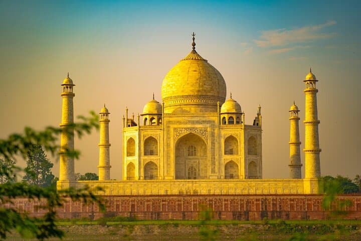 Private Taj Mahal and Agra Fort Day Trip from Delhi