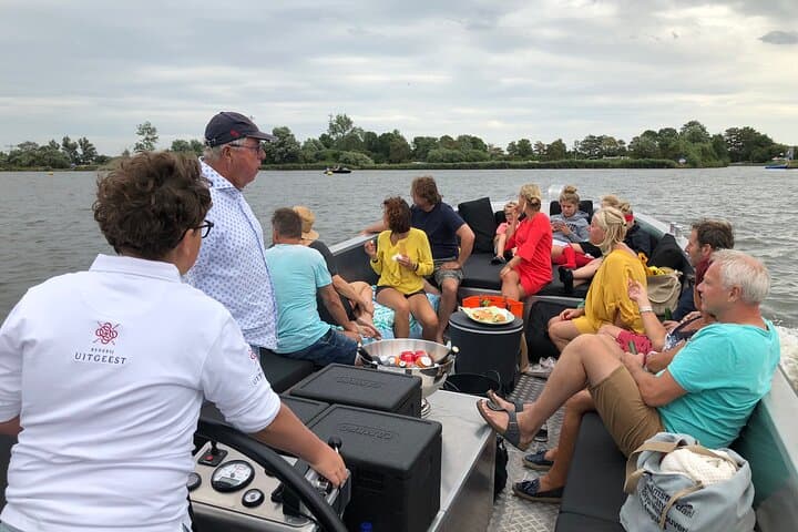 Cycle and Sail the Zaan: Private Day Trip Through Windmills and Waterways photo 2