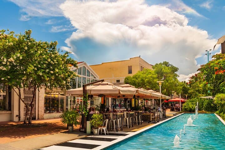 South Beach Romance: Private 2-Hour Walking Tour of Lincoln Road, Art Deco & Lummus Park photo 3