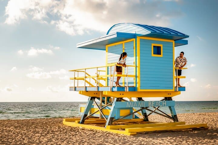 South Beach Romance: Private 2-Hour Walking Tour of Lincoln Road, Art Deco & Lummus Park photo 5