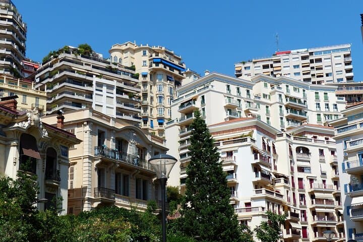 Private Transfer Turin to Monaco via Savona — 2-Hour Coastal Stop