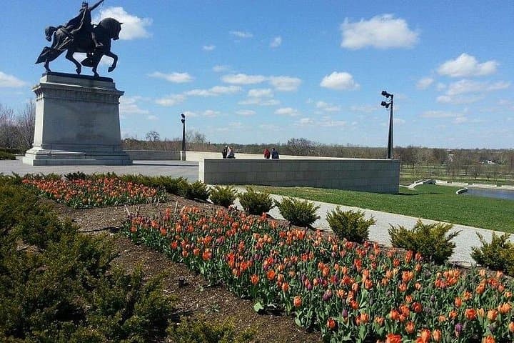 St. Louis Narrated Trolley Tour — 90-Minute City Highlights & Forest Park Drive photo 2
