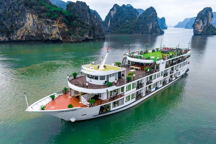 Halong Bay Overnight on Aquamarine Cruise: 2D/1N Islands, Caves & Kayaking photo 1