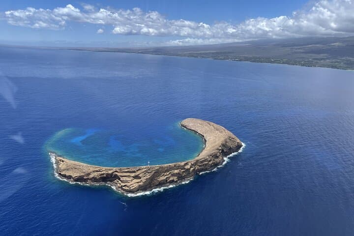 Maui Private Air Tour: 60-Minute Flight Over Molokai, Kahoʻolawe & Molokini photo 5