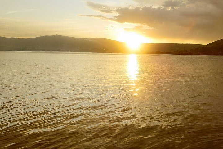 Sunrise Kayak on Lake Titicaca: Uros Islands Paddle at Dawn photo 3