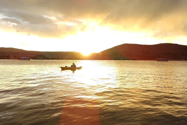 Sunrise Kayak on Lake Titicaca: Uros Islands Paddle at Dawn photo 4
