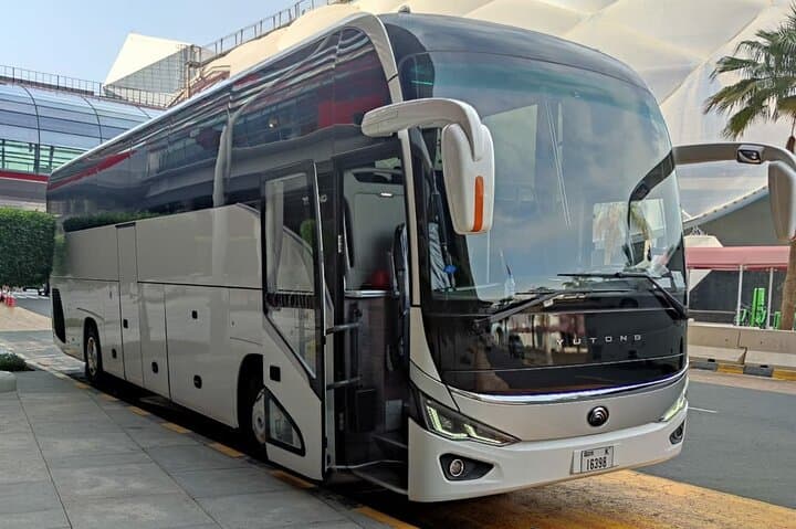 Dubai Private Airport Transfers: 24/7 Van, Coach & Bus Service with Meet & Greet