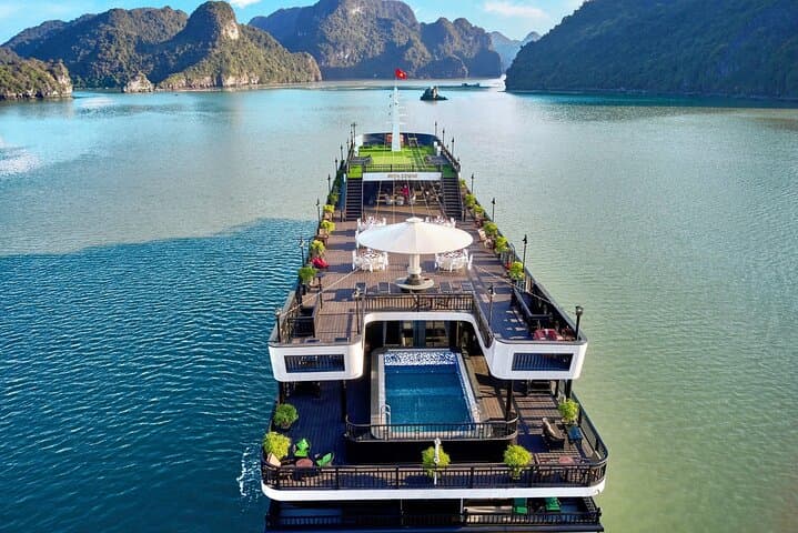 Halong Bay Luxury Cruise: 2-Day Halong & Lan Ha Bay Overnight Experience photo 2