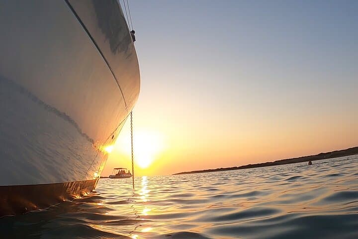 Glaraki Private Sunset Boat Tour Paros: Sunset, Swimming & Local Snacks