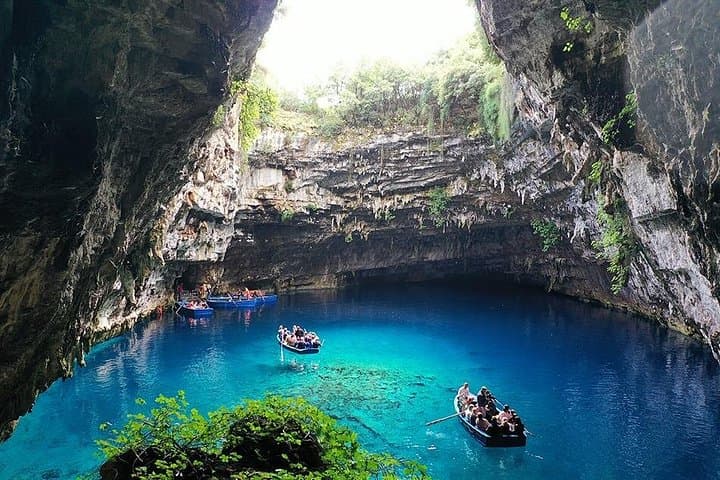 Melissani & Drogarati Caves Shore Excursion from Argostoli with Wine Tasting photo 3