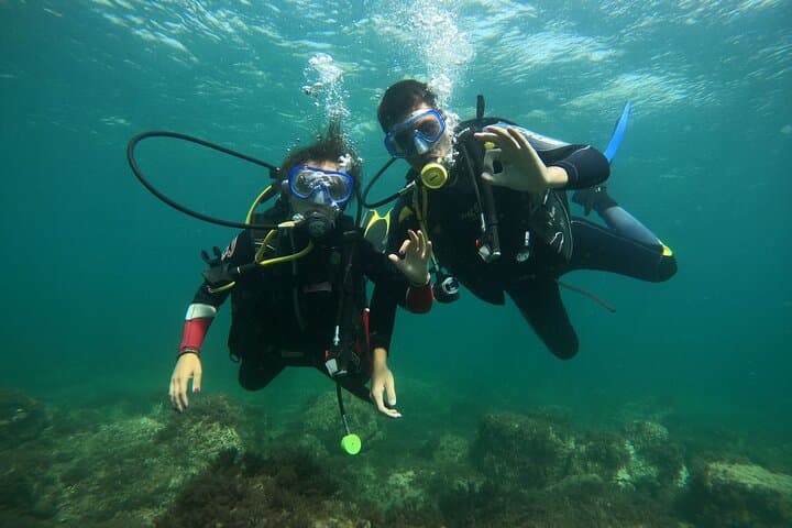 Baptism of the Sea: Beginner Scuba Dives on Elba’s Clear Waters
