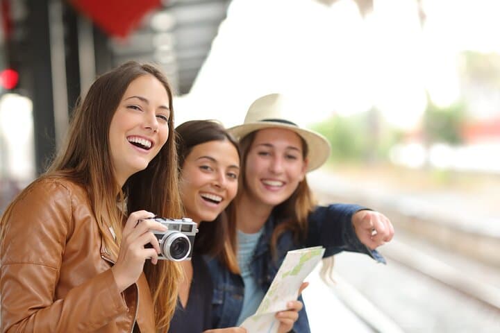 Lucerne Private Walking Tour: Explore Chapel Bridge, Old Town & Medieval Towers