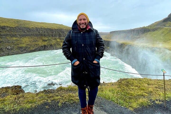 Private Golden Circle tour from Reykjavik — premium car to Gullfoss, Geysir & Þingvellir photo 5