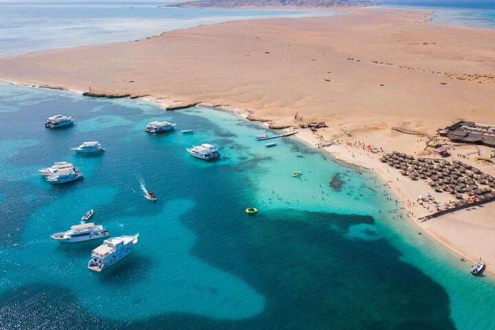 Private Giftun Island Boat Tour with Snorkeling and Lunch from Hurghada