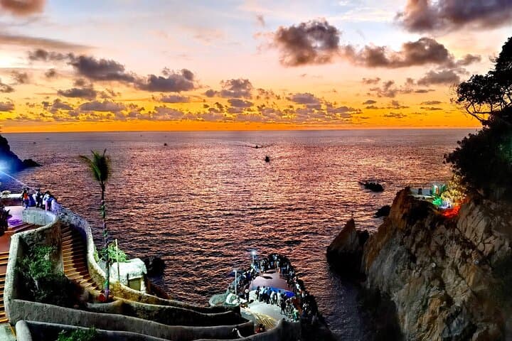 Evening at La Quebrada: Dinner and the High Cliff Divers of Acapulco