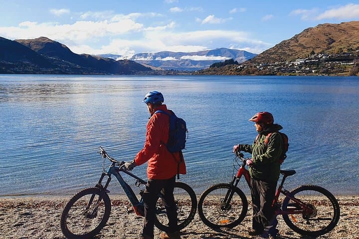Queenstown Scenic eBike Ride to Lake Wakatipu — Guided Tour photo 2
