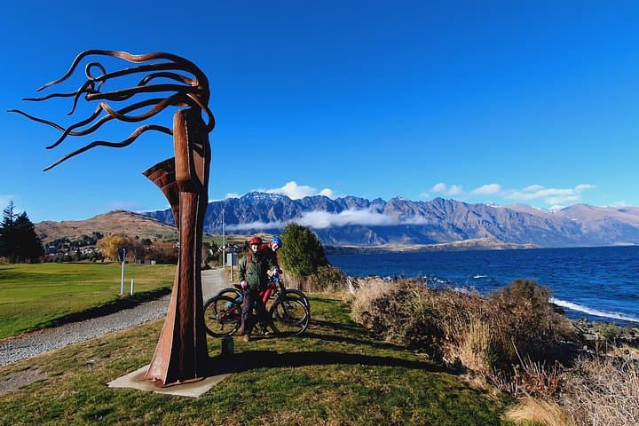 Queenstown Scenic eBike Ride to Lake Wakatipu — Guided Tour photo 1