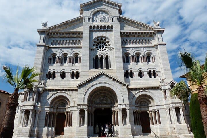 Pisa to Monaco Private Transfer with 2-Hour Genoa Stop — Scenic Coastal Drive photo 5