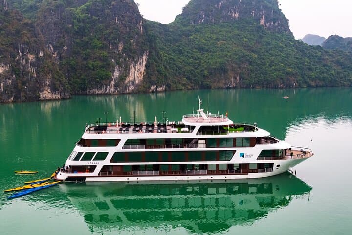 Luxury Overnight Cruise Through Ha Long & Lan Ha Bay: 2-Day Le Théâtre Experience photo 2