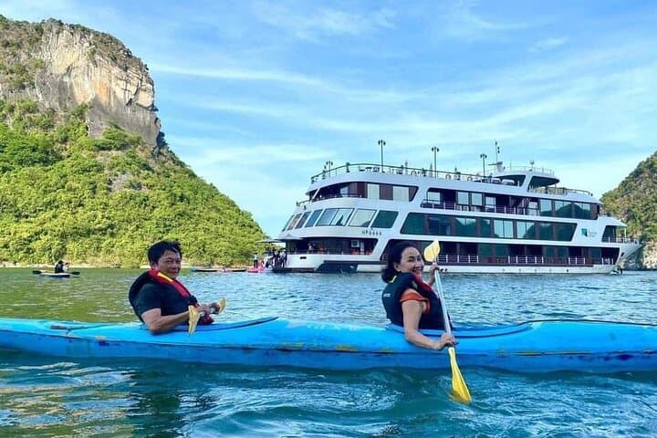 Luxury Overnight Cruise Through Ha Long & Lan Ha Bay: 2-Day Le Théâtre Experience
