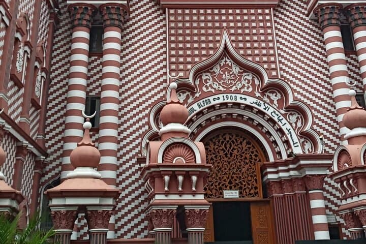Half-Day Colombo City Drive — Galle Face, Pettah Market & Gangaramaya Temple photo 6
