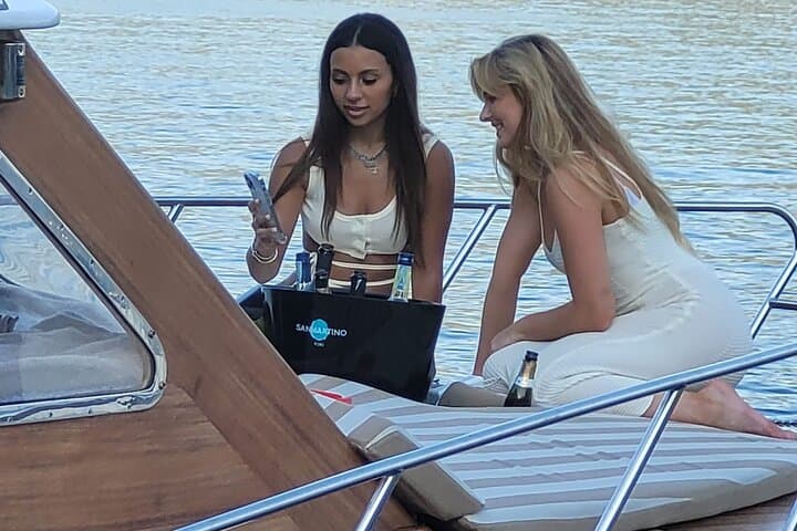 Private Classic Wooden Boat Tour on Lake Como – 2-Hour Open-Bar Experience photo 6