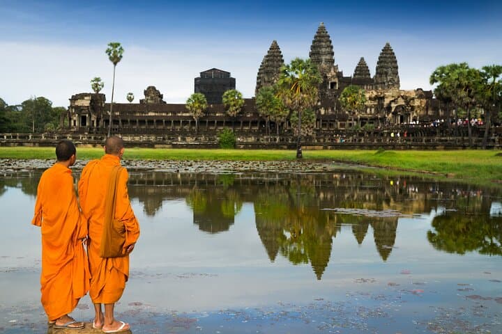 Angkor Sunrise Tour: Angkor Wat, Ta Prohm & Bayon Full-Day photo 5