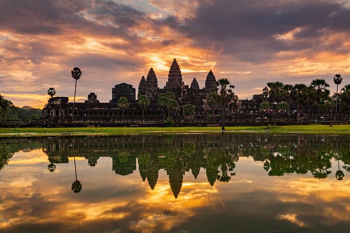 Angkor Sunrise Tour: Angkor Wat, Ta Prohm & Bayon Full-Day photo 4