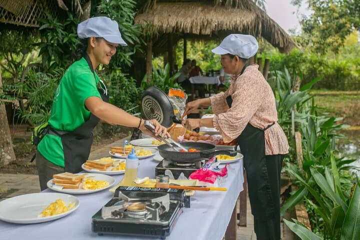 Angkor Sunrise Tour: Angkor Wat, Ta Prohm & Bayon Full-Day photo 3