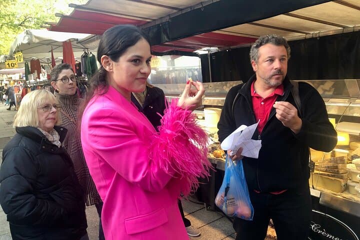 Paris Local Market Stroll and Picnic Tour with Wine photo 4