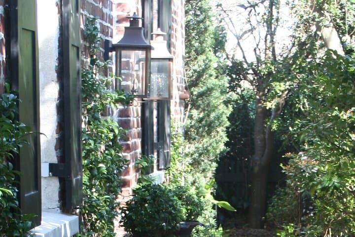 Charleston Footprints Walking Tour: Historic Downtown Walking Experience photo 4