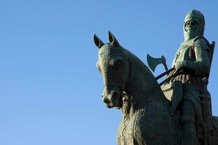 Bannockburn & Stirling Castle Private Tour from Glasgow — Battlefields, Royal Chambers & Wallace Views photo 5